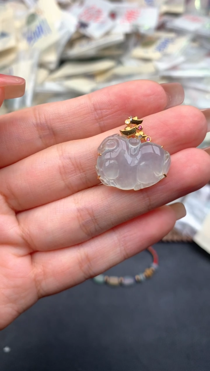 18K金镶嵌挂件翡翠一