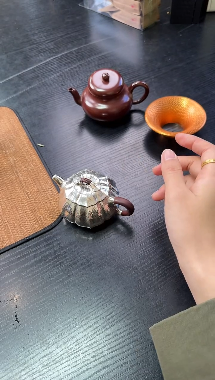 *赤**天呆坐 手敲锤纹菱瓣三足石瓢壶（预售）