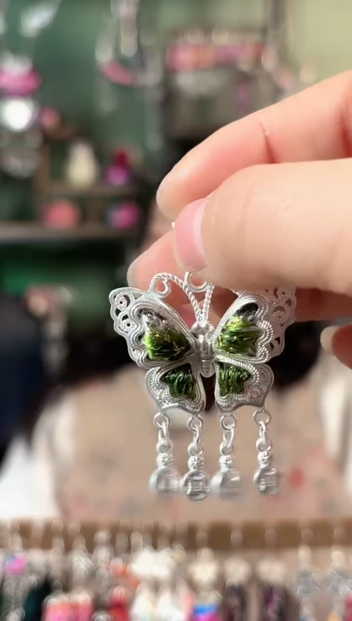 彩云南阁非遗老绣饰品527*