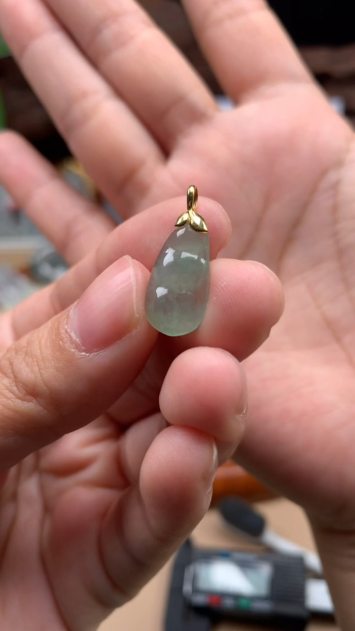 【闪购商品】翡翠吊坠(不含链)18K金镶嵌豆子