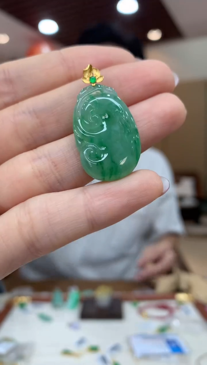 吊坠(不含链)18K金镶嵌翡翠如意