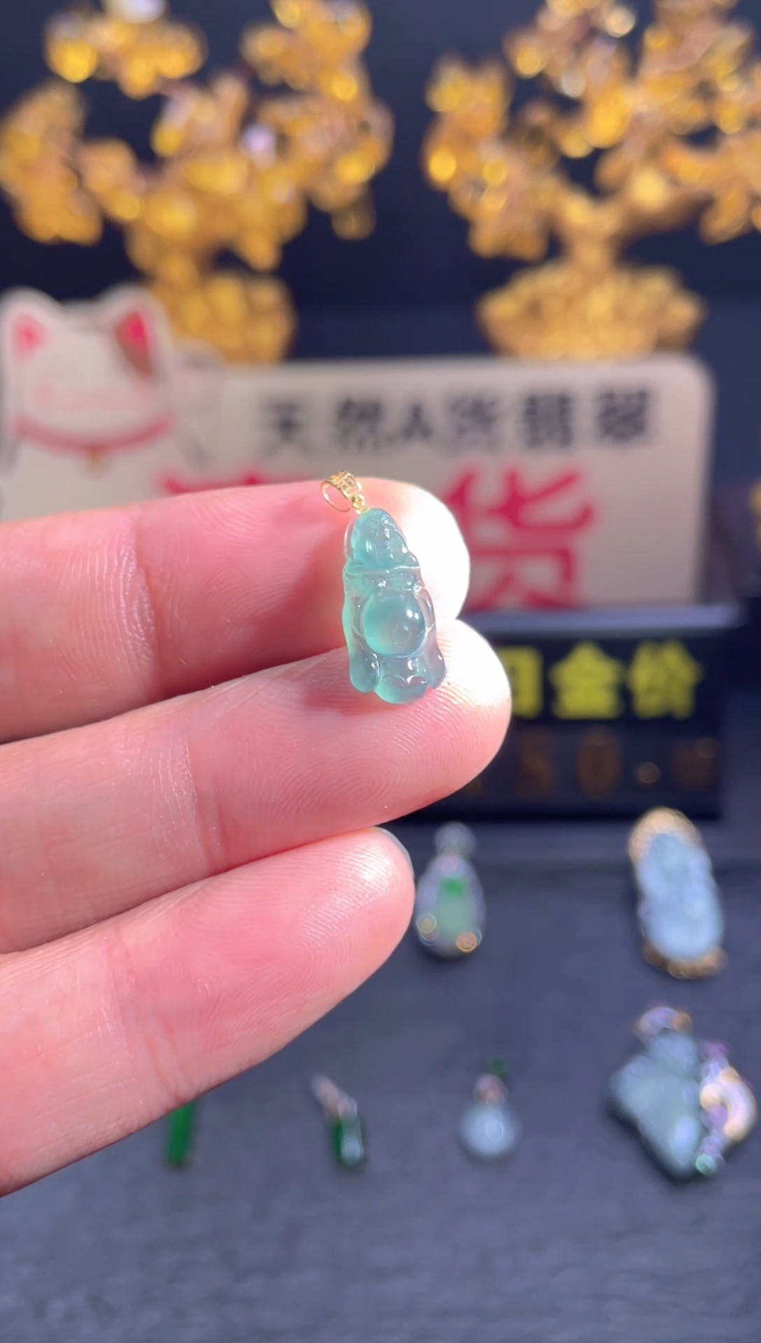 翡翠18K金镶嵌颈饰          