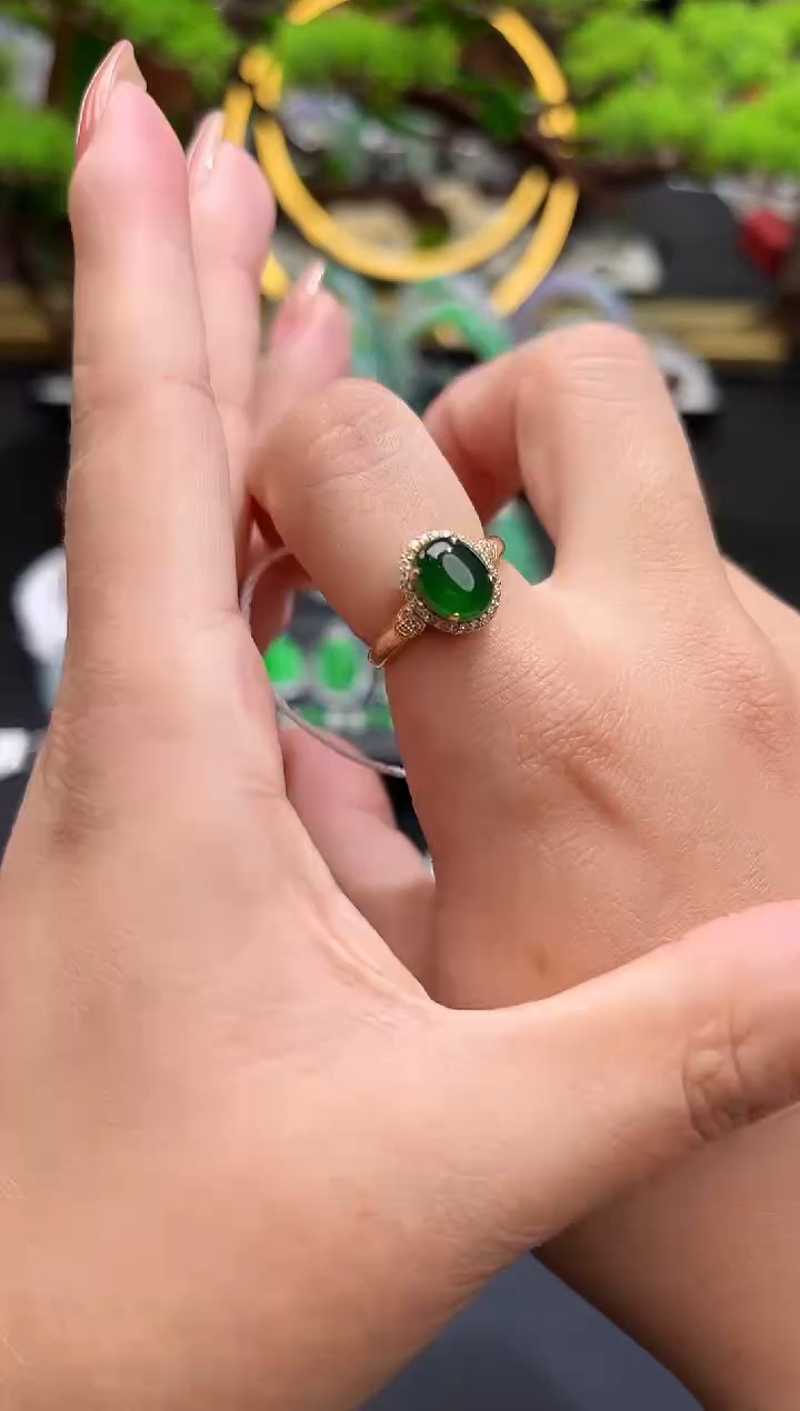 18K金镶嵌戒指翡翠戒指
