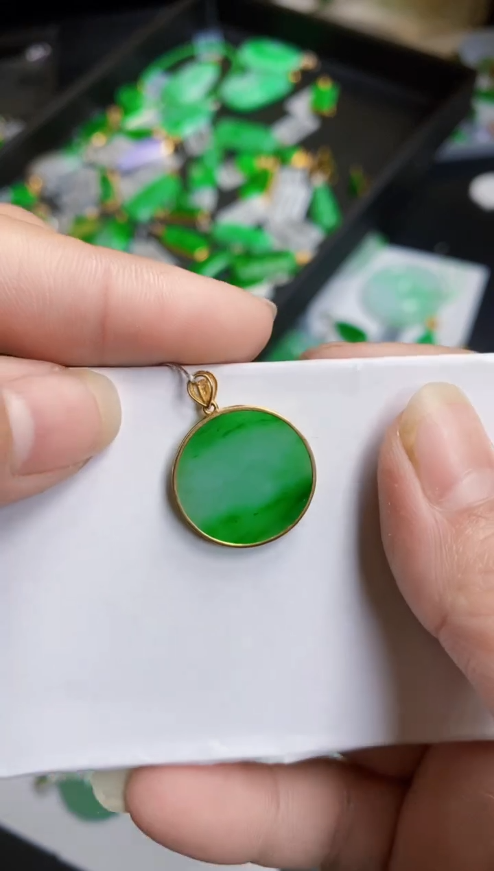 【闪购商品】翡翠颈饰18K金镶嵌吊坠