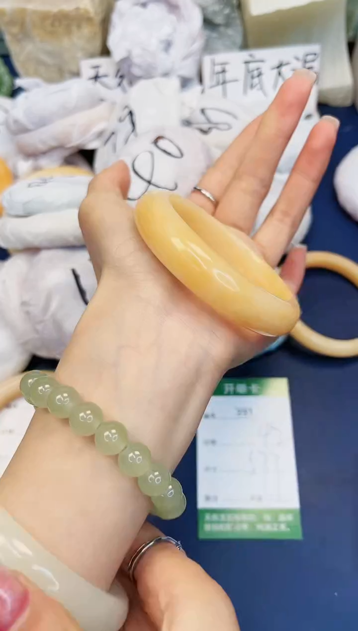 【闪购商品】石英质玉手镯未镶嵌391