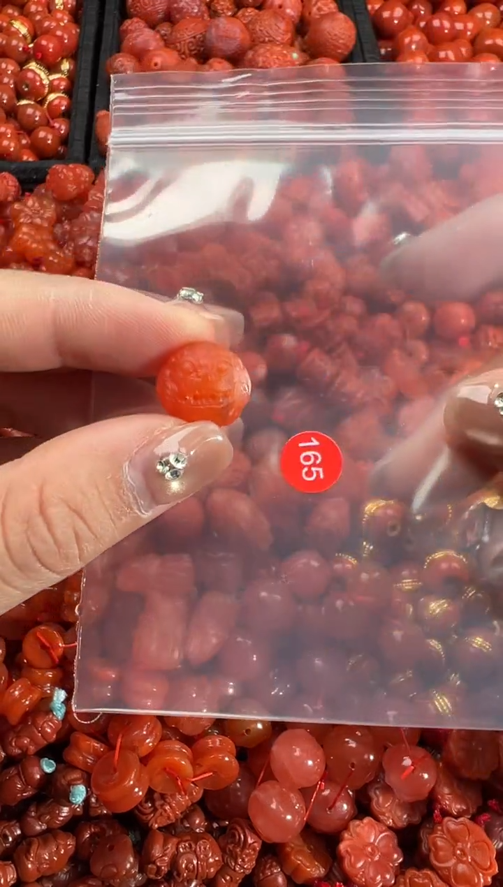 南红玛瑙未镶嵌颈饰1