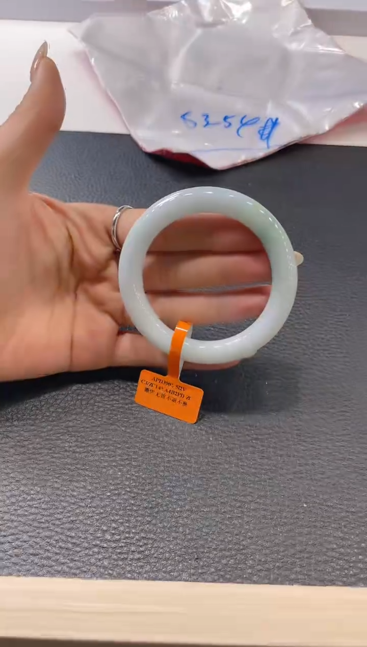 【闪购商品】翡翠手镯未镶嵌手镯