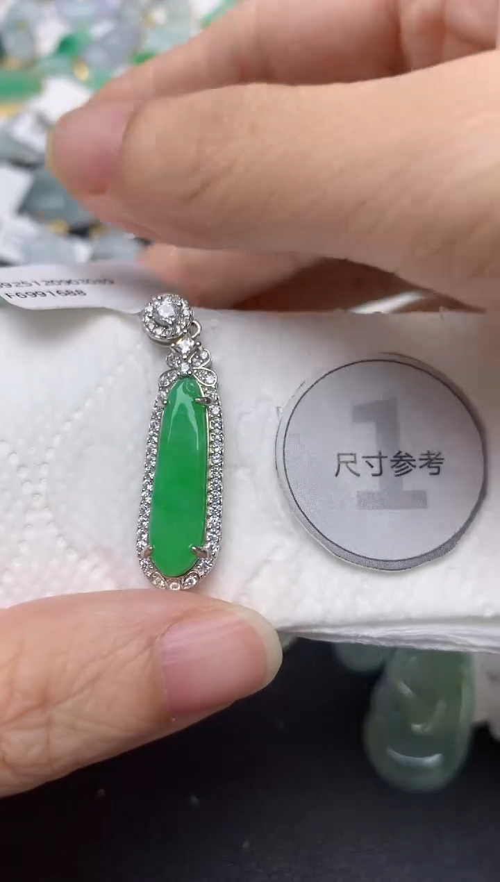 颈饰未镶嵌翡翠天然缅甸A货翡翠