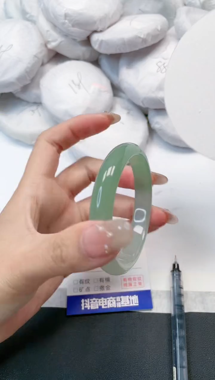 【闪购商品】石英质玉手镯未镶嵌96-56