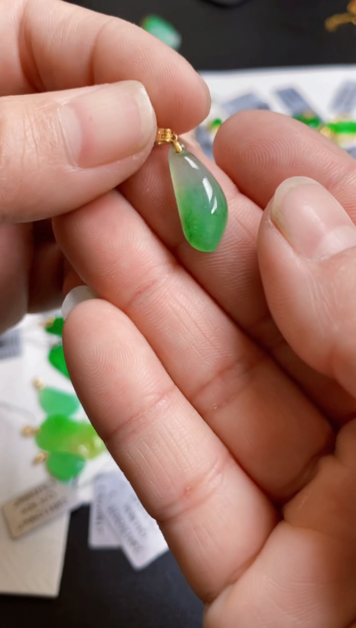 【闪购商品】翡翠颈饰18K金镶嵌吊坠