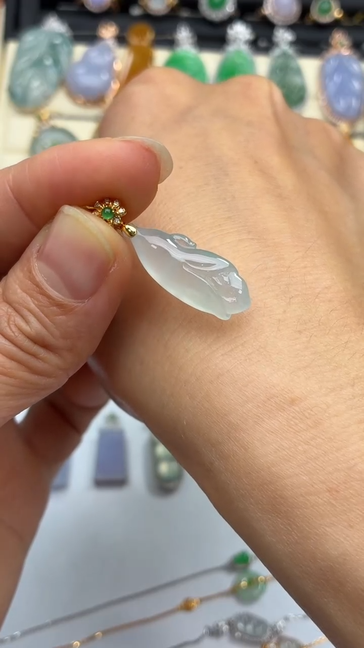 颈饰18K金镶嵌翡翠天然翡翠A货