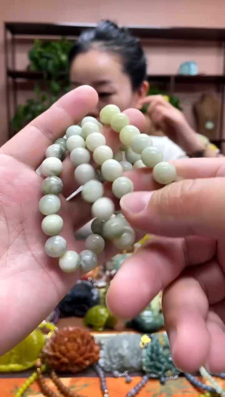 未镶嵌岫玉吊坠多样性发货发其中之一