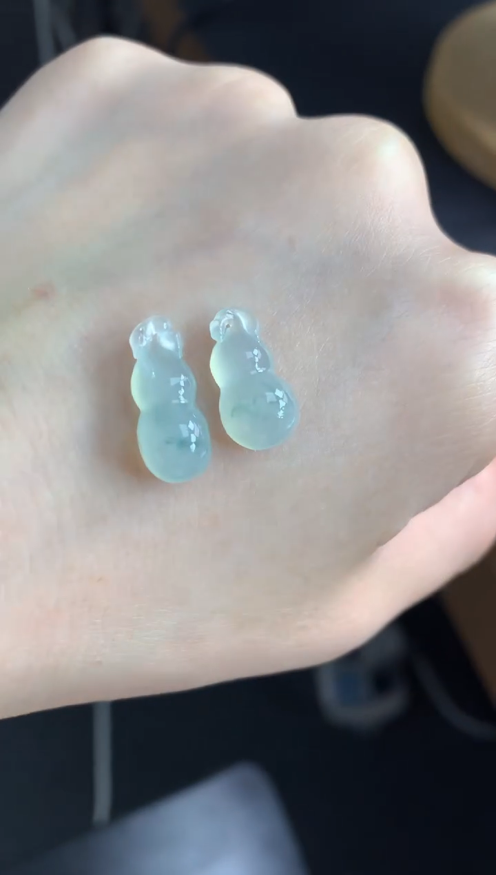 定制翡翠未镶嵌一对葫芦