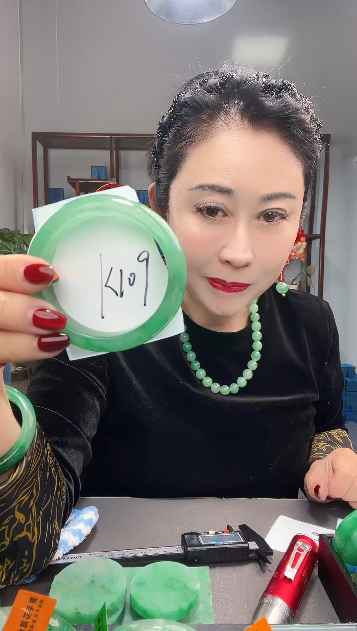 【闪购商品】石英质玉手镯未镶嵌非洲翠