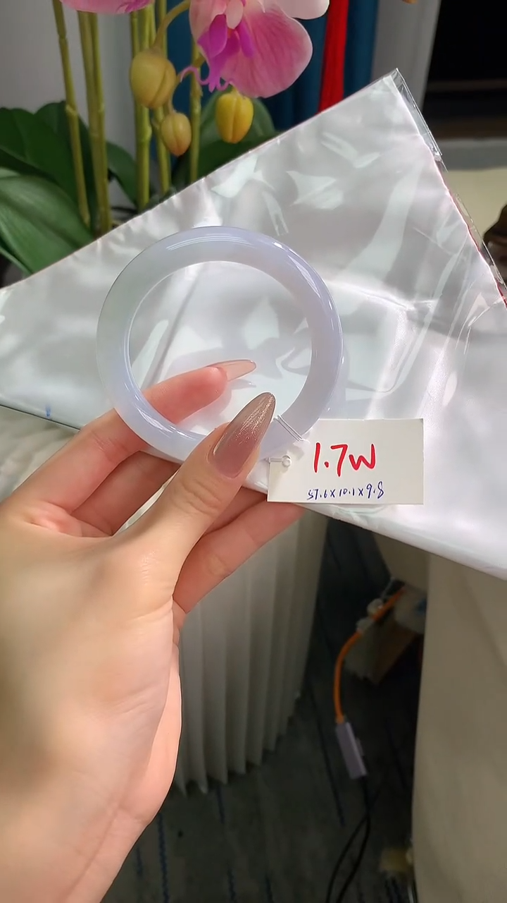 【闪购商品】翡翠手镯未镶嵌思思拍下找耳机看购买须知