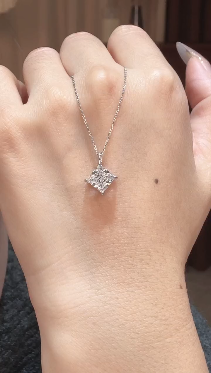 18K金镶嵌实验室培育钻石2卡公主方项链k白