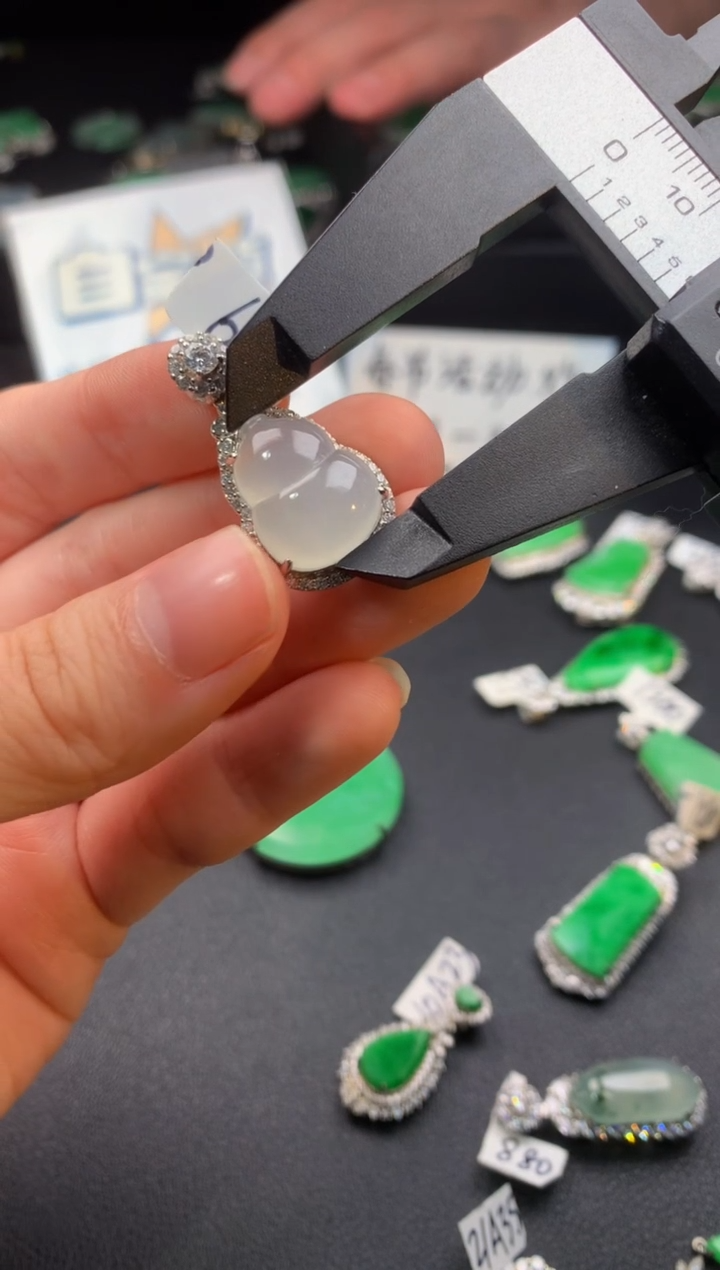 【闪购商品】翡翠颈饰银S925镶嵌翡翠