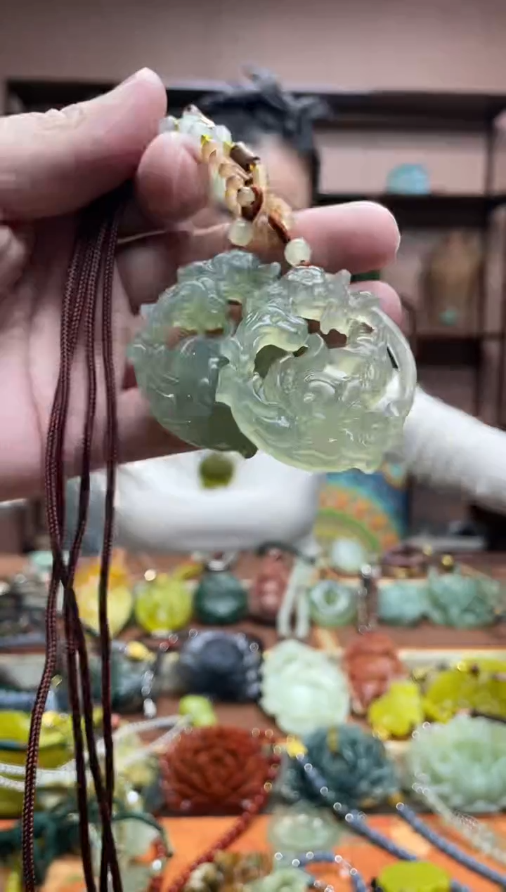 未镶嵌岫玉吊坠多样性发货发其中之一