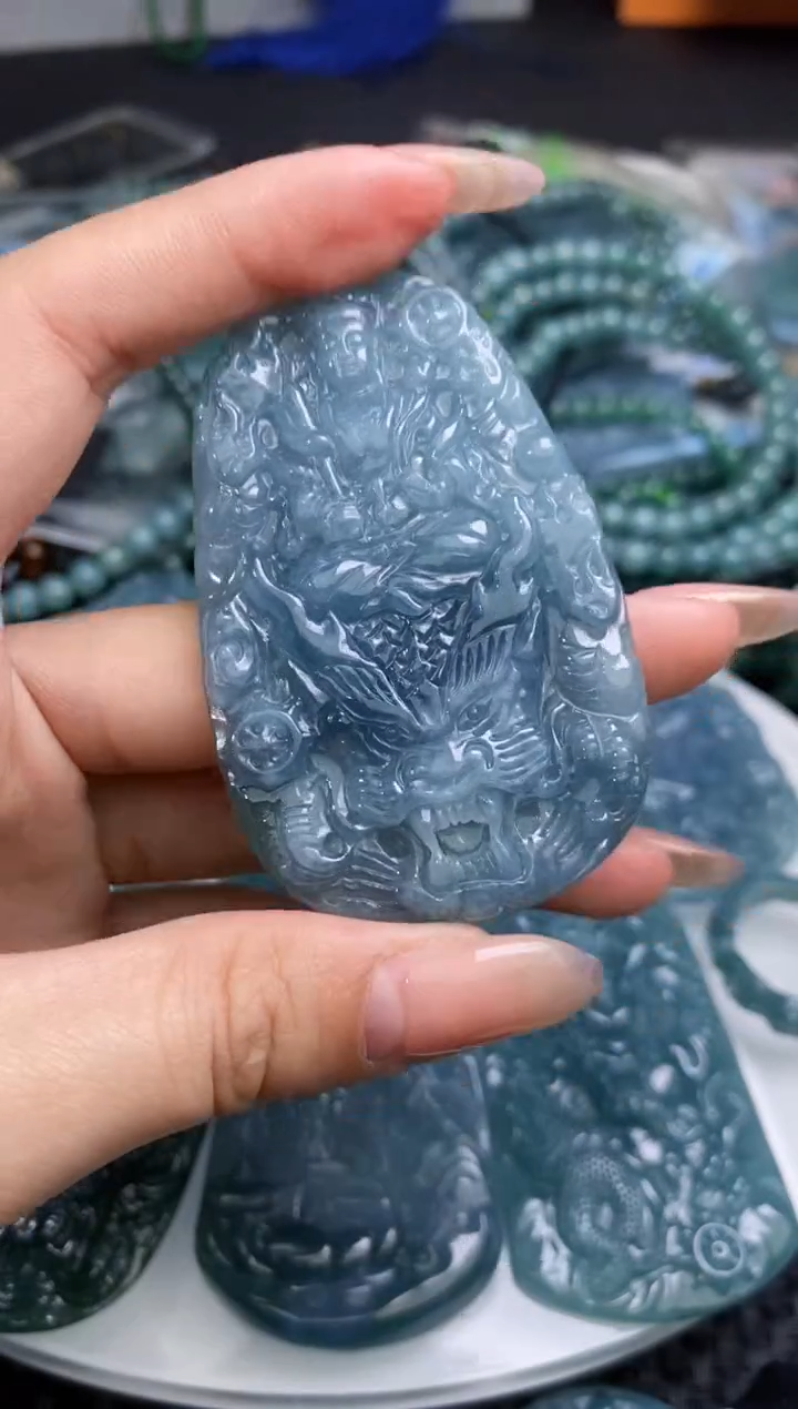 【闪购商品】翡翠颈饰未镶嵌             
