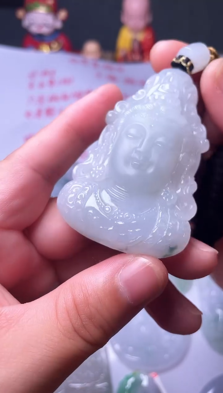 颈饰未镶嵌翡翠观音首