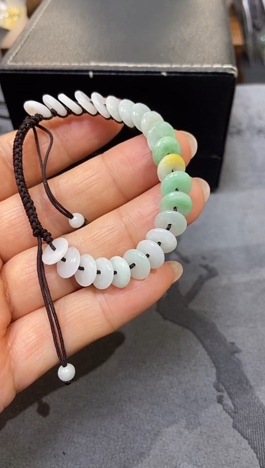 【闪购商品】翡翠颈饰未镶嵌手串