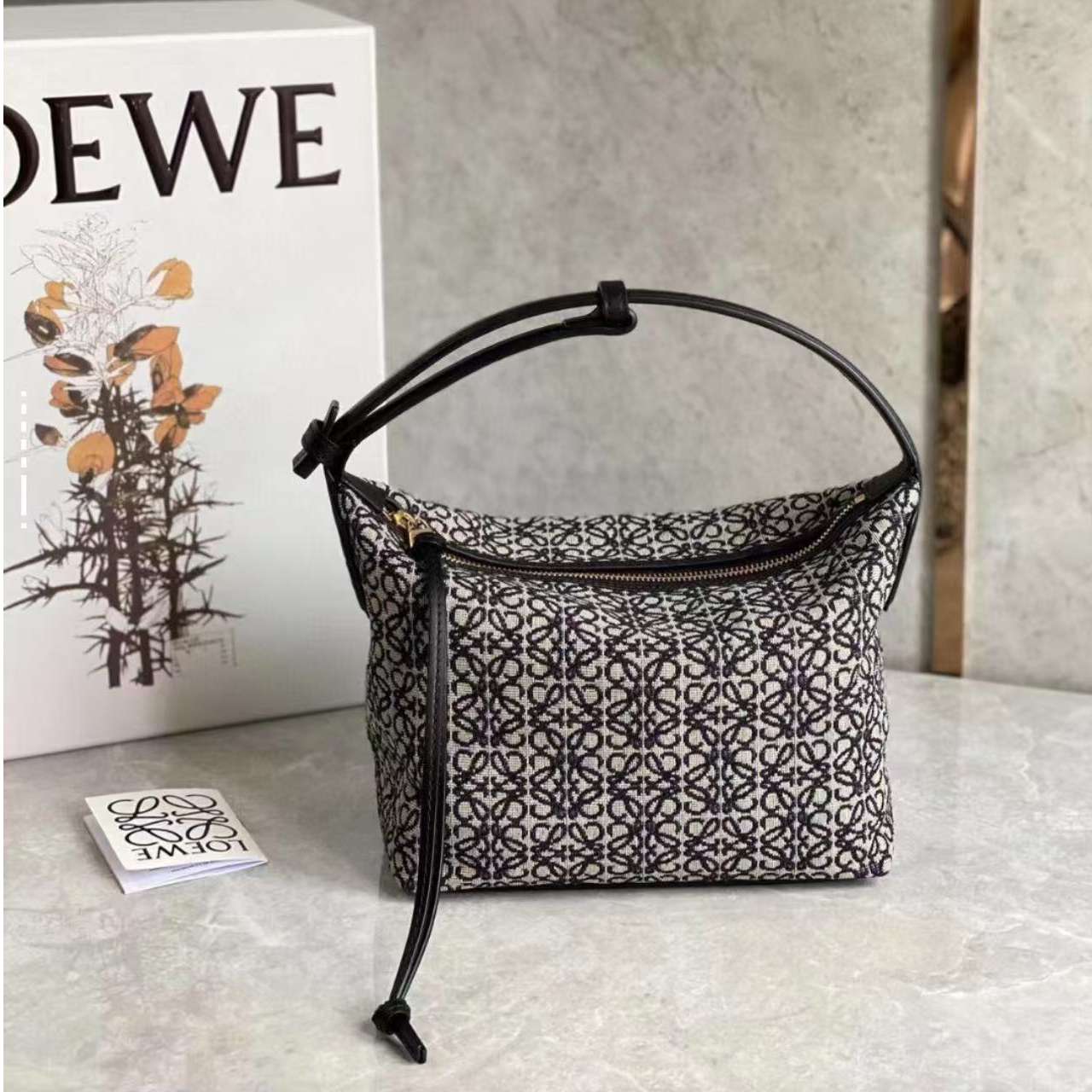 95新 LOEWE/罗意威 胖虎安安/公价0/箱包/两用包/31B2506260073