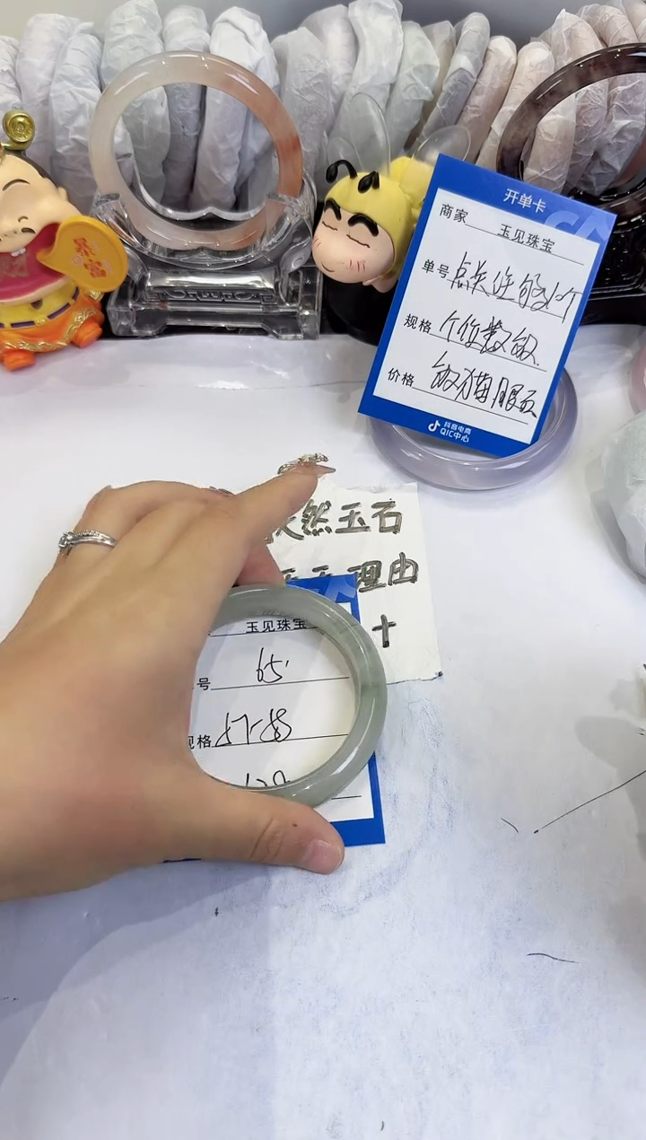 未镶嵌手镯石英质玉65
