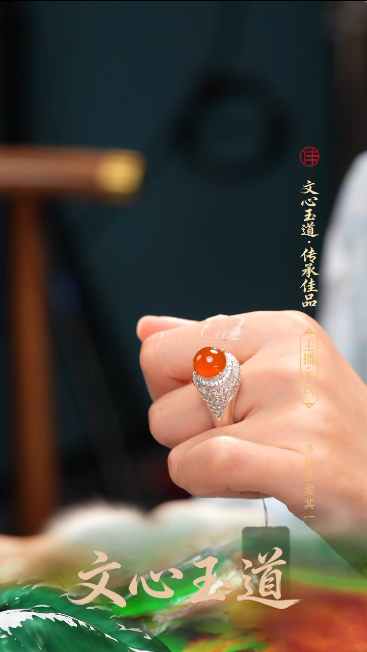 颈饰未镶嵌翡翠蛋面