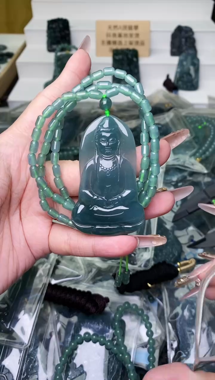 颈饰未镶嵌翡翠 