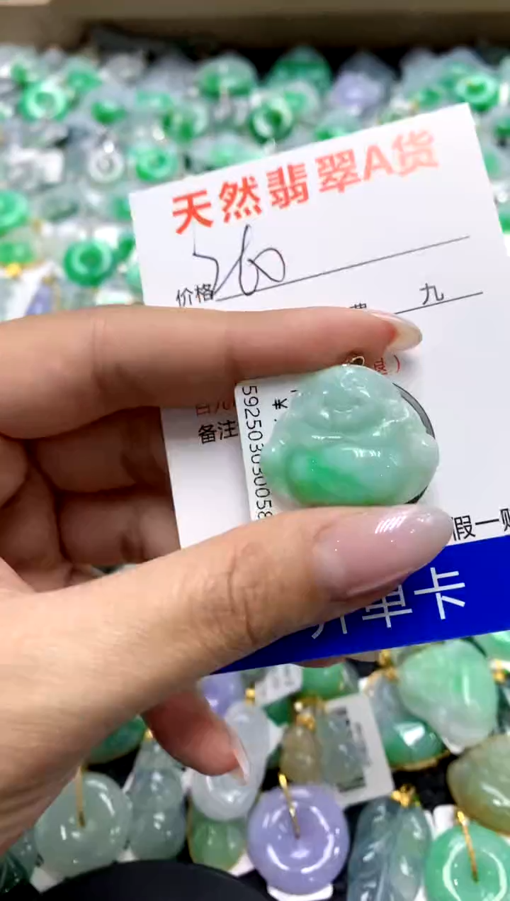 翡翠18K金镶嵌颈饰1111111111111111