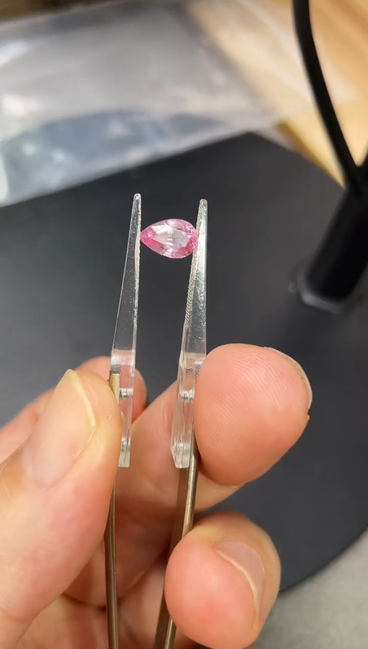 裸石尖晶石z****伦1.33克拉越南尖晶石