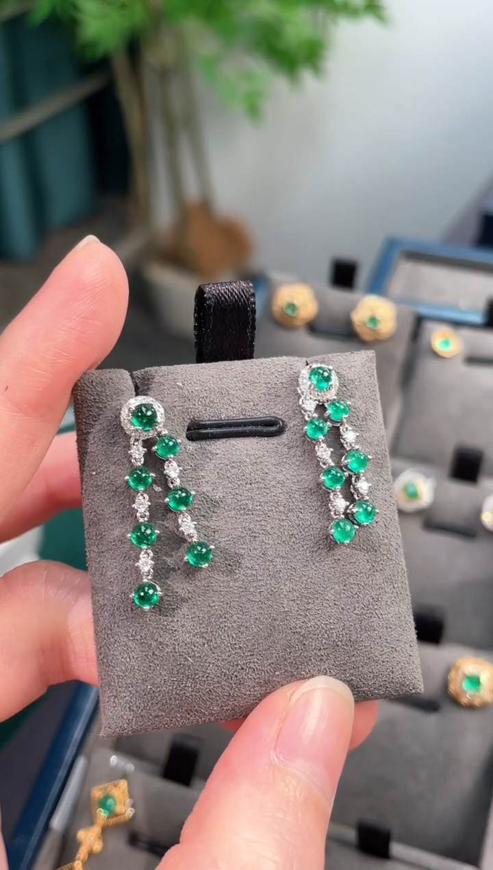 【闪购商品】祖母绿耳坠18K金镶嵌/1.69ct