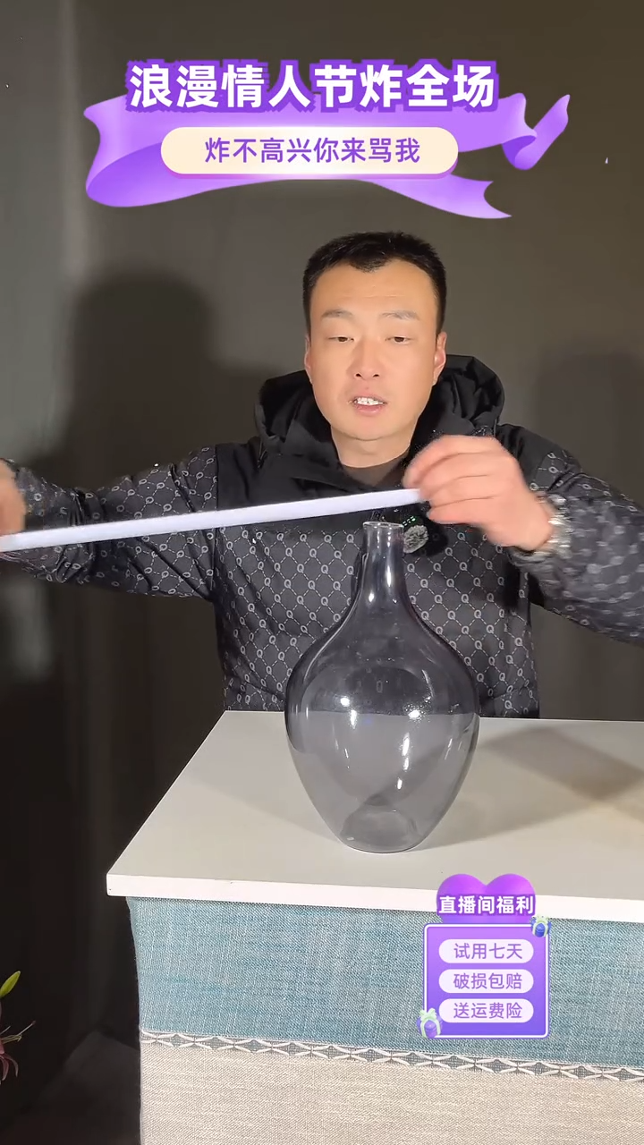 【闪购商品】玻璃135烟灰色吊钟28高