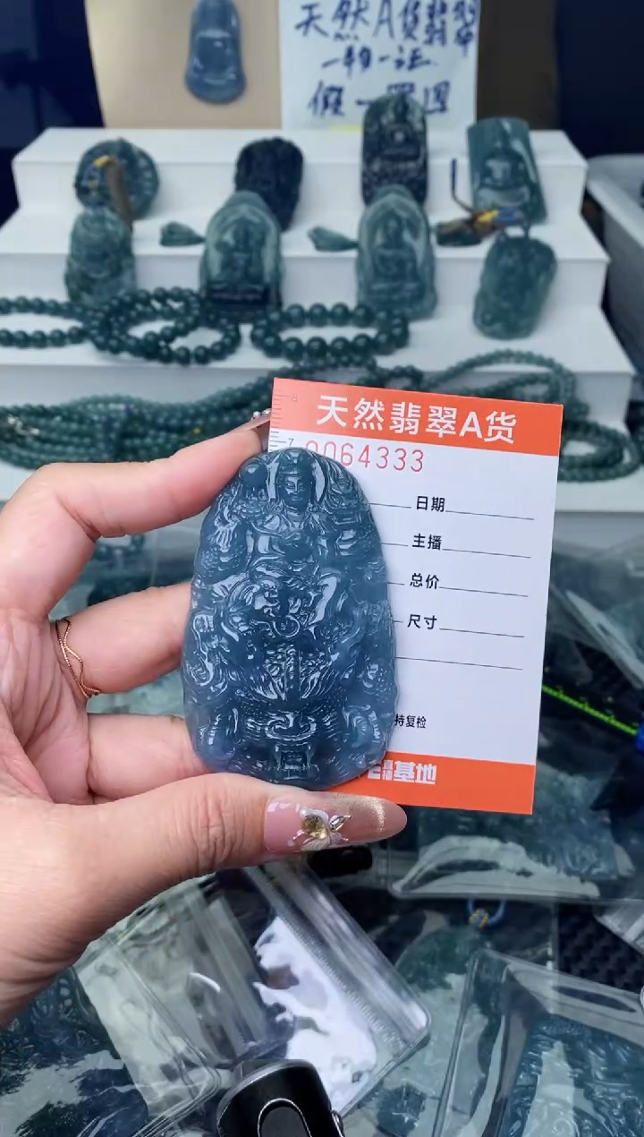翡翠未镶嵌颈饰············