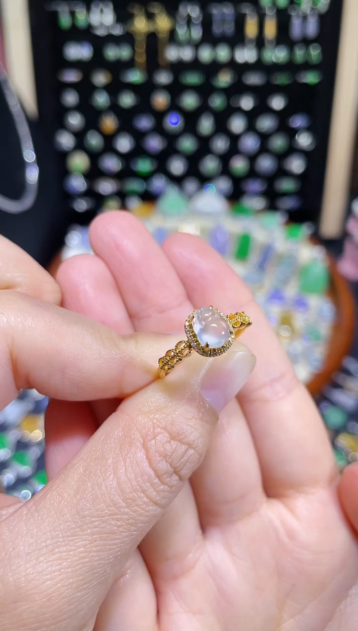 颈饰18K金镶嵌翡翠玻璃种貔貅戒指