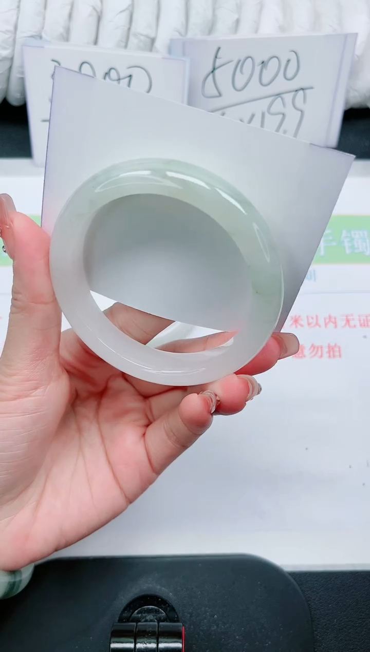 【闪购商品】石英质玉手镯未镶嵌40