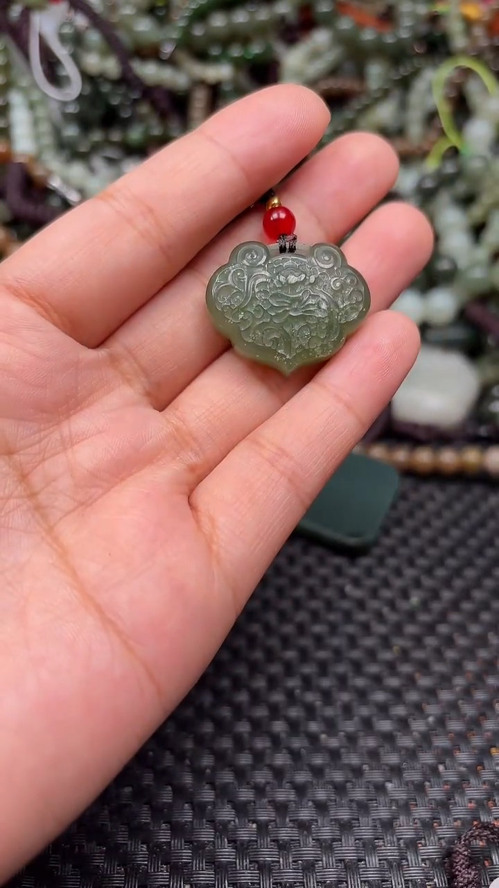 颈饰未镶嵌和田玉1