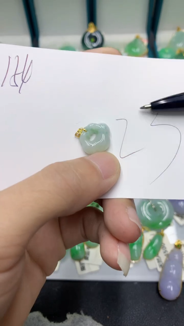 【闪购商品】翡翠颈饰18K金镶嵌翡翠
