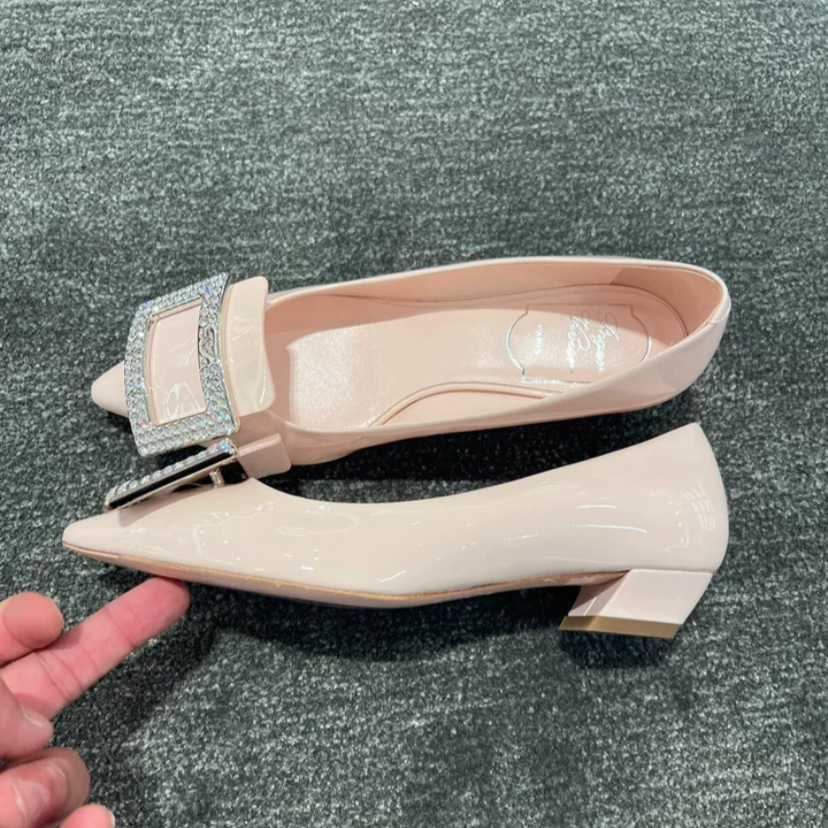 99新 Roger Vivier/罗杰·维威耶  RV裸粉色平底单鞋35码