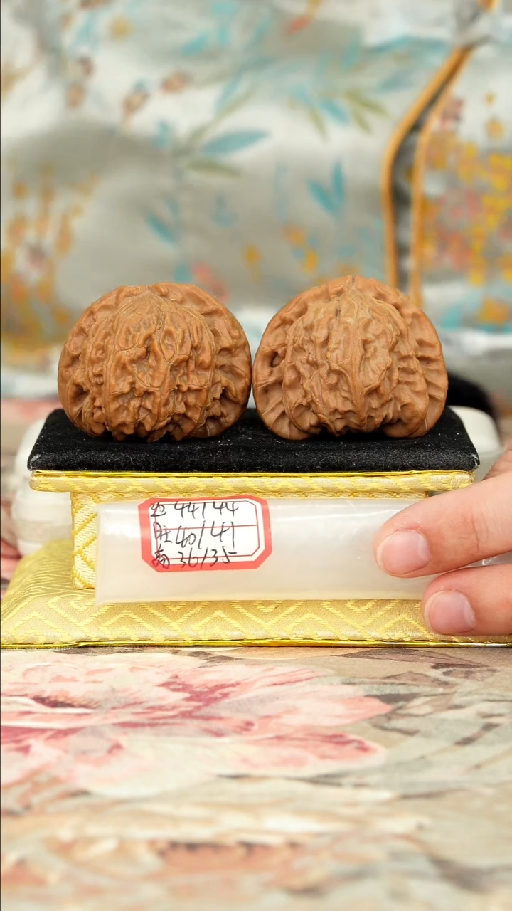 【闪购商品】文玩核桃把件白狮子