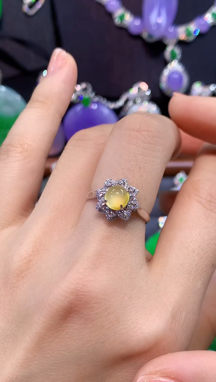 18K金镶嵌戒指翡翠戒指