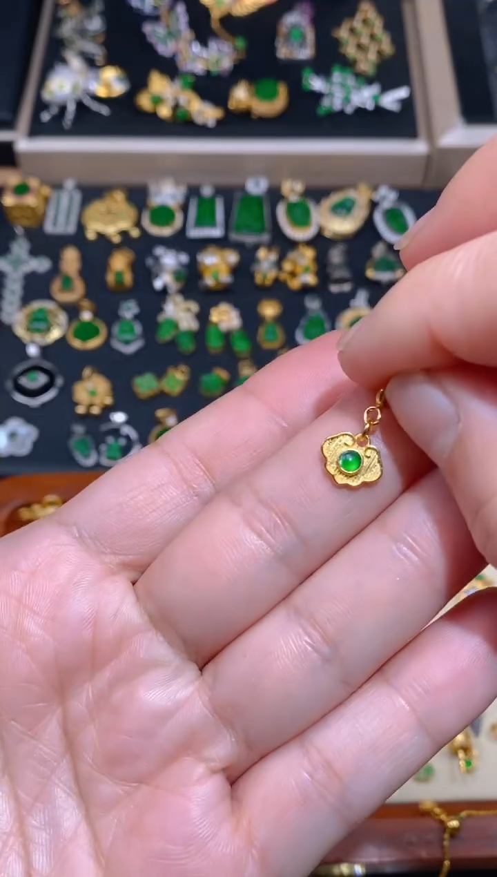 【闪购商品】翡翠颈饰银S925镶嵌万能扣