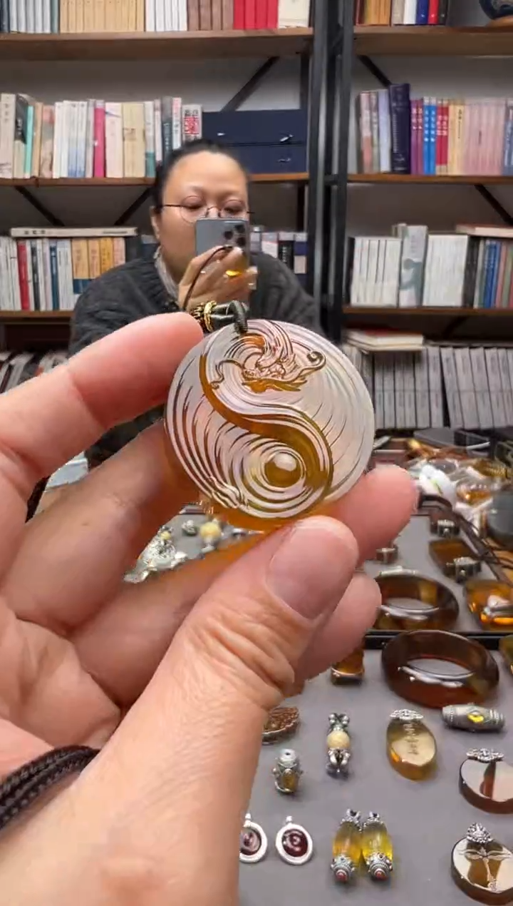【闪购商品】琥珀颈饰未镶嵌太极龙
