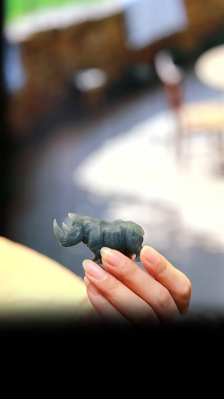 未镶嵌摆件翡翠犀牛