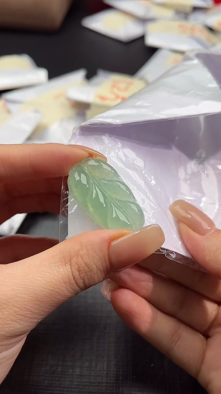 【闪购商品】翡翠颈饰未镶嵌100641595