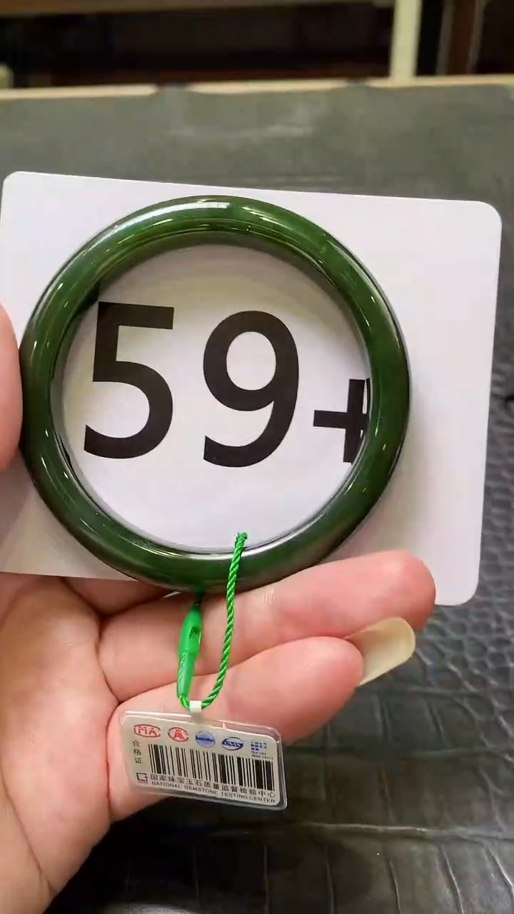 和田玉（碧玉）手镯未镶嵌一个