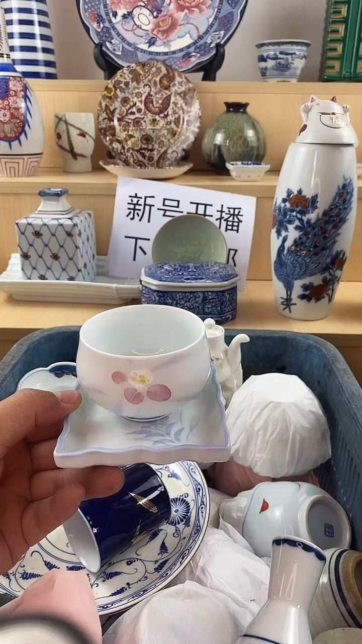 瓷片新号开播第三天 家人们蹲住了