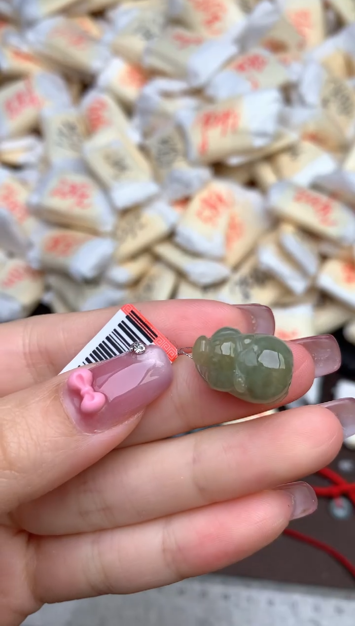 【闪购商品】翡翠挂件未镶嵌—
