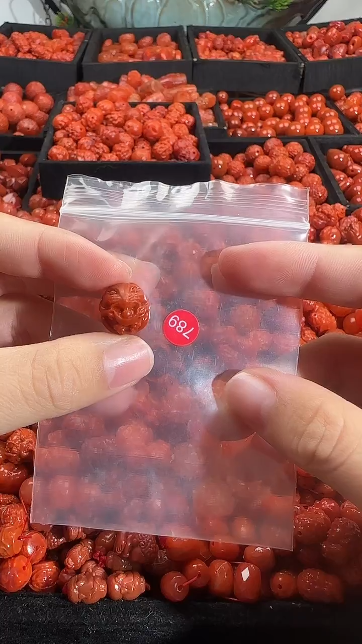 颈饰未镶嵌南红玛瑙1