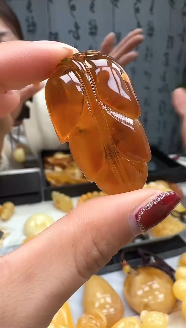 【闪购商品】琥珀裸石未镶嵌挂坠